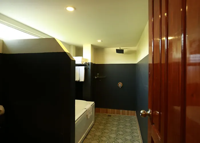 Hotel Chheng 4*